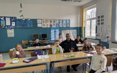 Posjet policijskog službenika učenicima prvog razreda PŠ Dolića Draga